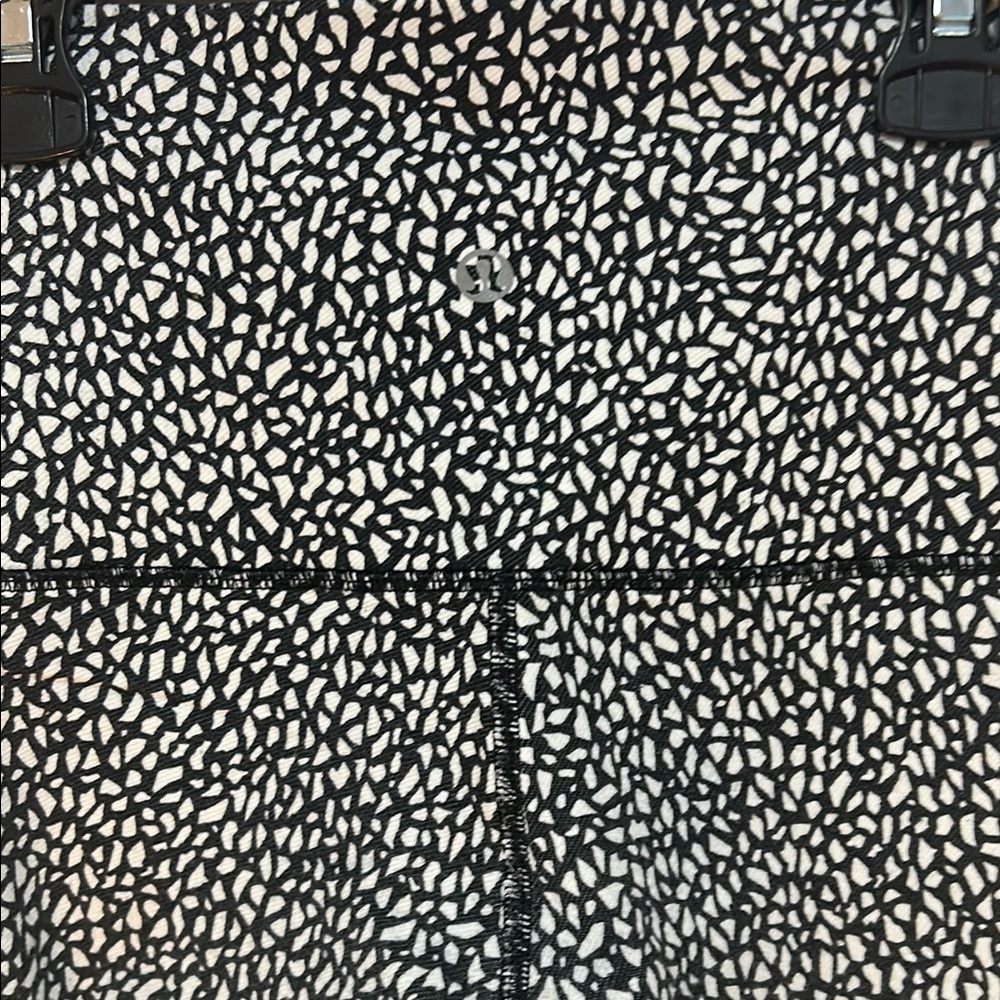 Lululemon Athletica Black & White Patterned Leggings - Picture 11 of 13